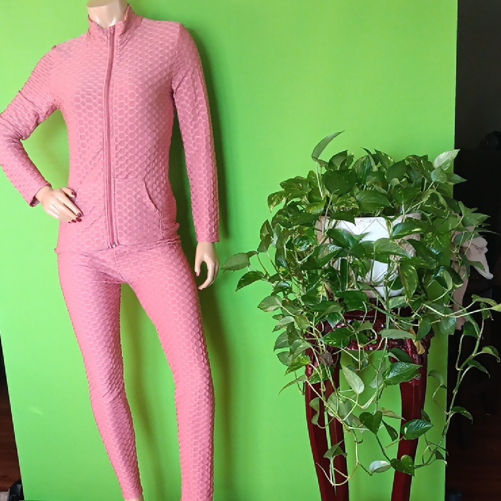 Love J Peach Honeycone  Activeware  Suit, Sz. Lg. NWOT